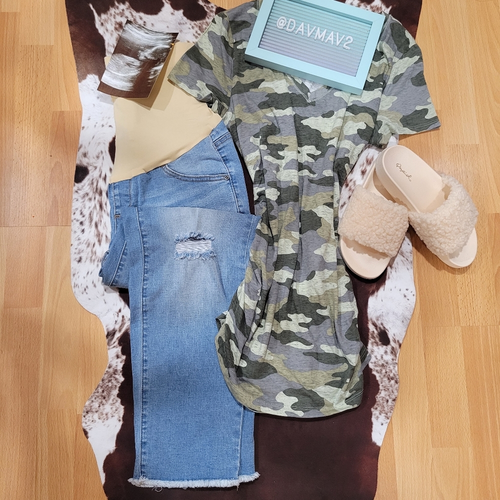 CAMO THE BUMP Maternity Side Ruched Vneck Tee - Picture 4 of 8
